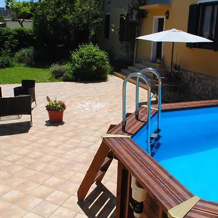 Del Viale לינה וארוחת בוקר 3*