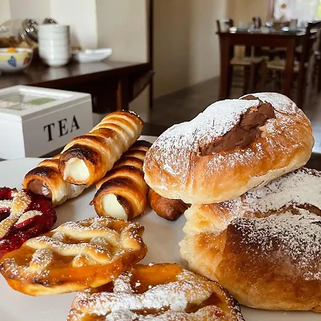 Del Viale לינה וארוחת בוקר 3*