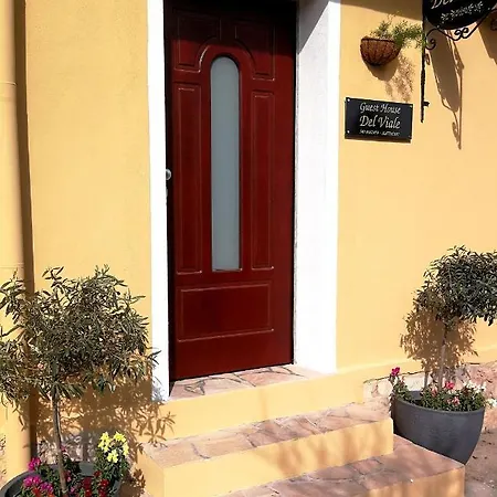 Del Viale לינה וארוחת בוקר 3*